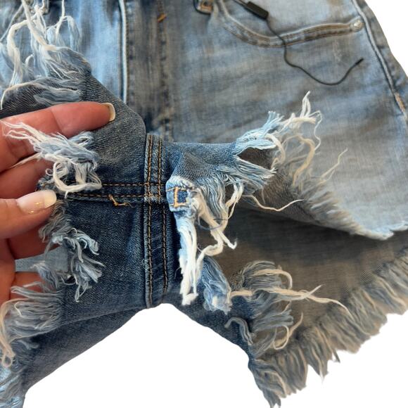 Vigoss women's size 28 light wash high waist frayed edge denim jean shorts #2685 - Picture 4 of 10